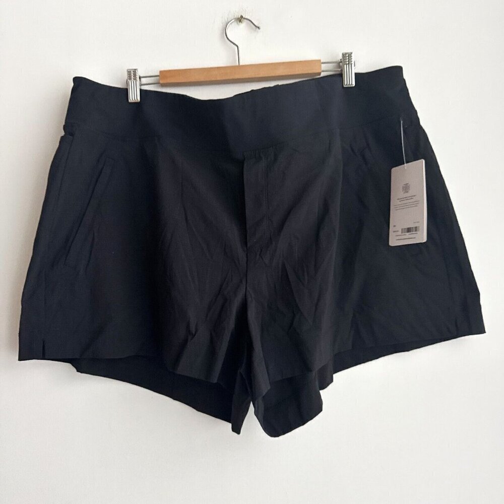 Athleta Trekkie North Short Black 22